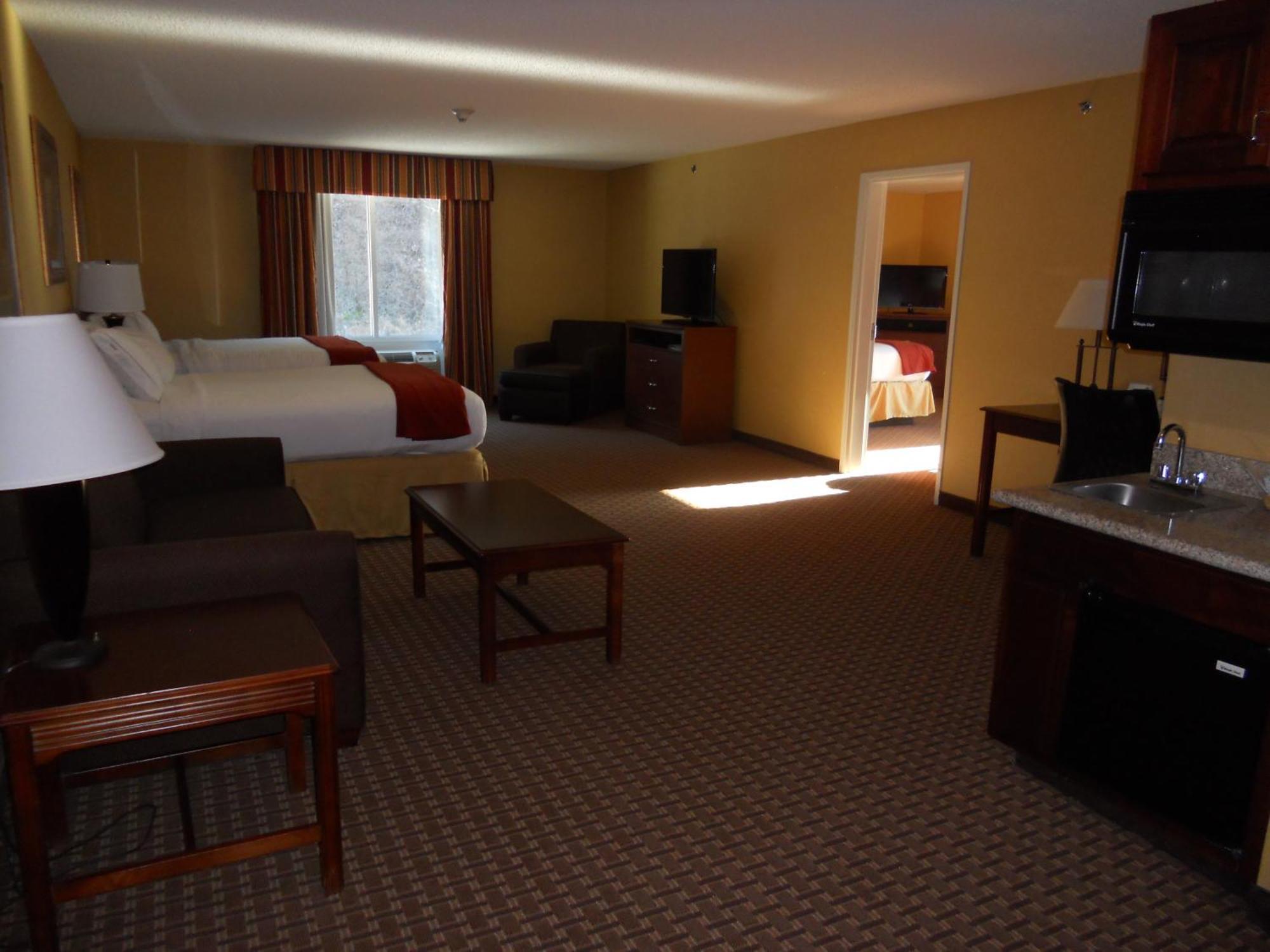 Holiday Inn Express And Suites Hazard By Ihg Exterior photo