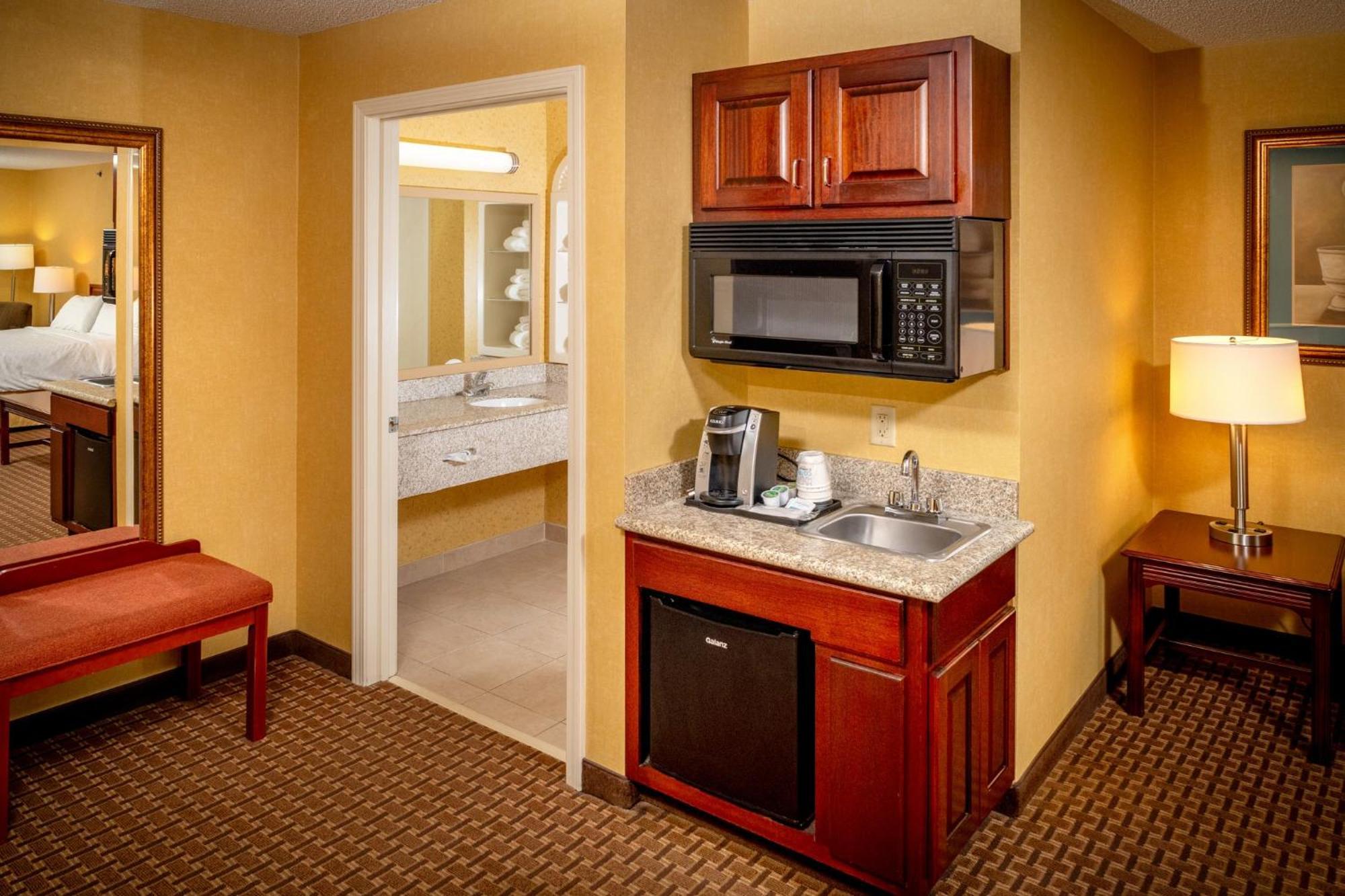 Holiday Inn Express And Suites Hazard By Ihg Exterior photo